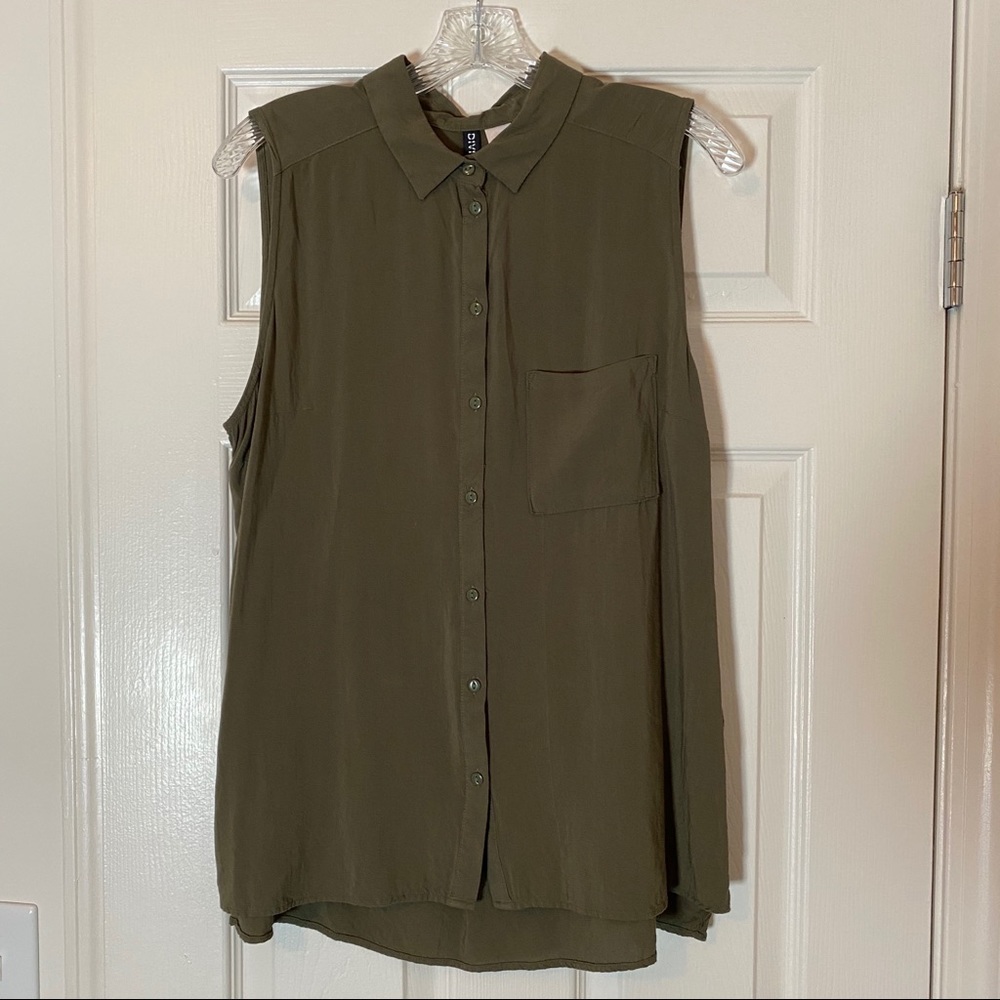 H&M Divided button up tank